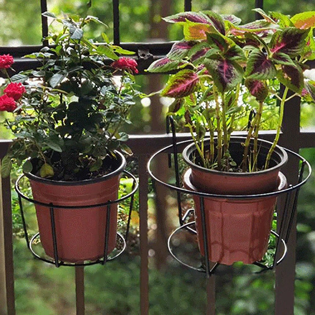 Runder Blumentopfhalter aus Eisen - Pflanzenständer für Balkon und Wandhome and gardenSchwarzS